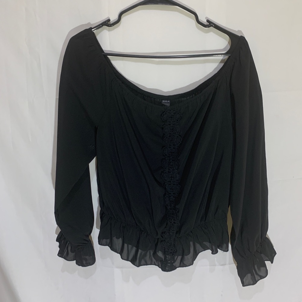 3/$28❤️SHEIN Black off shoulder, long sleeve top size XL